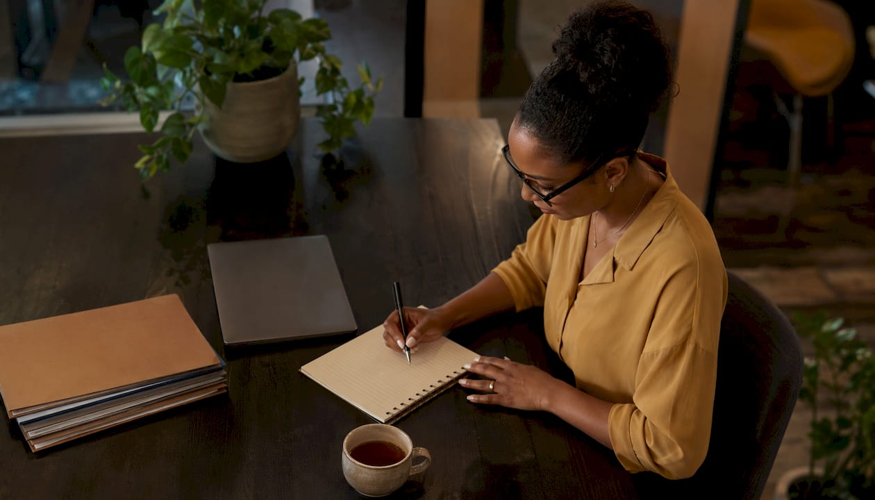 Businesswoman planning B2B lead generation
