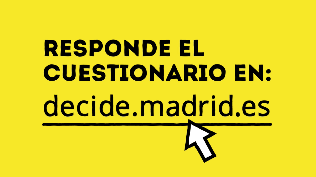 Entrepreneurs engaging in a lively discussion during a Bizz Buzz networking event.