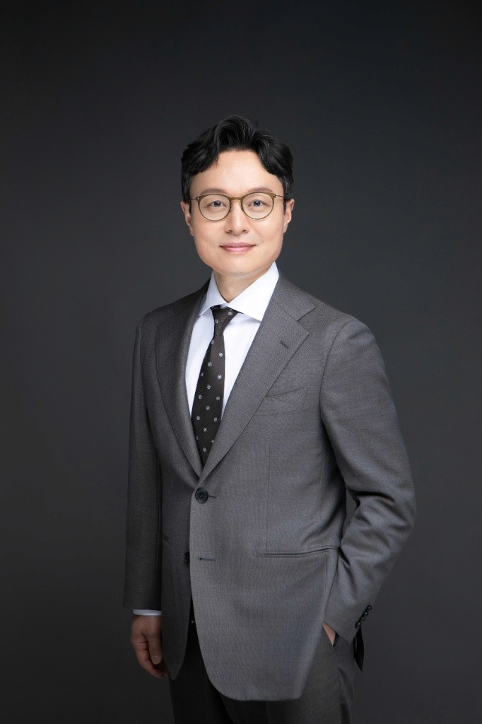 사무장 없이 직접 사건을 수행하는 재판소원 및 헌법재판 전문 김성수 변호사의 프로필 사진