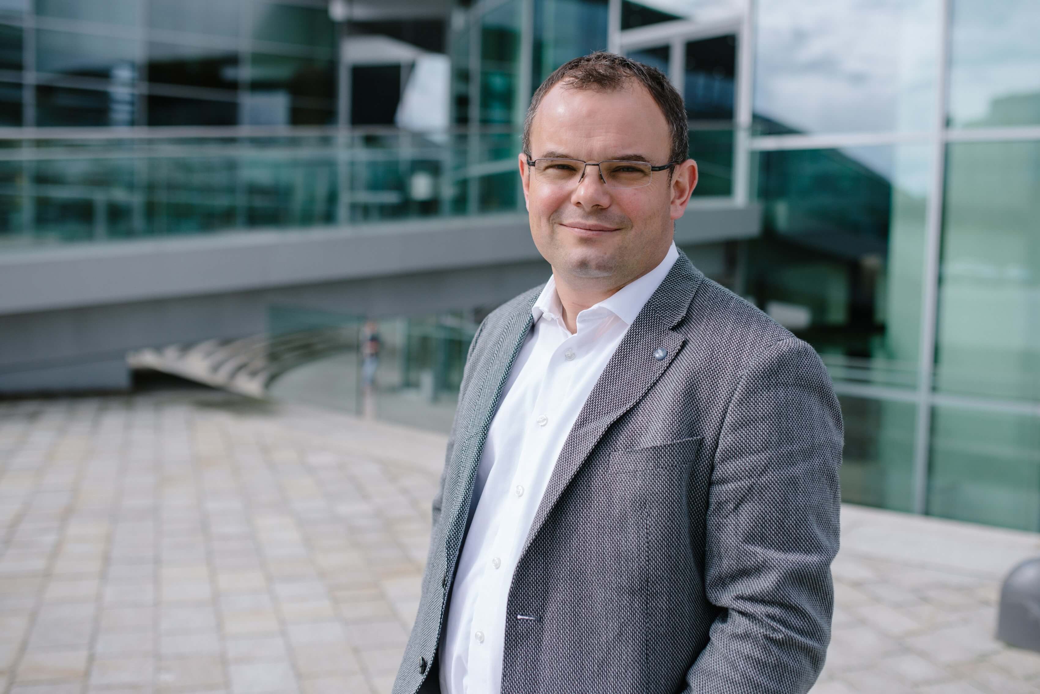 Beds24 integration with JobelHome showing how Airbnb Agoda Booking.com and Expedia reservations connect to the automation platform