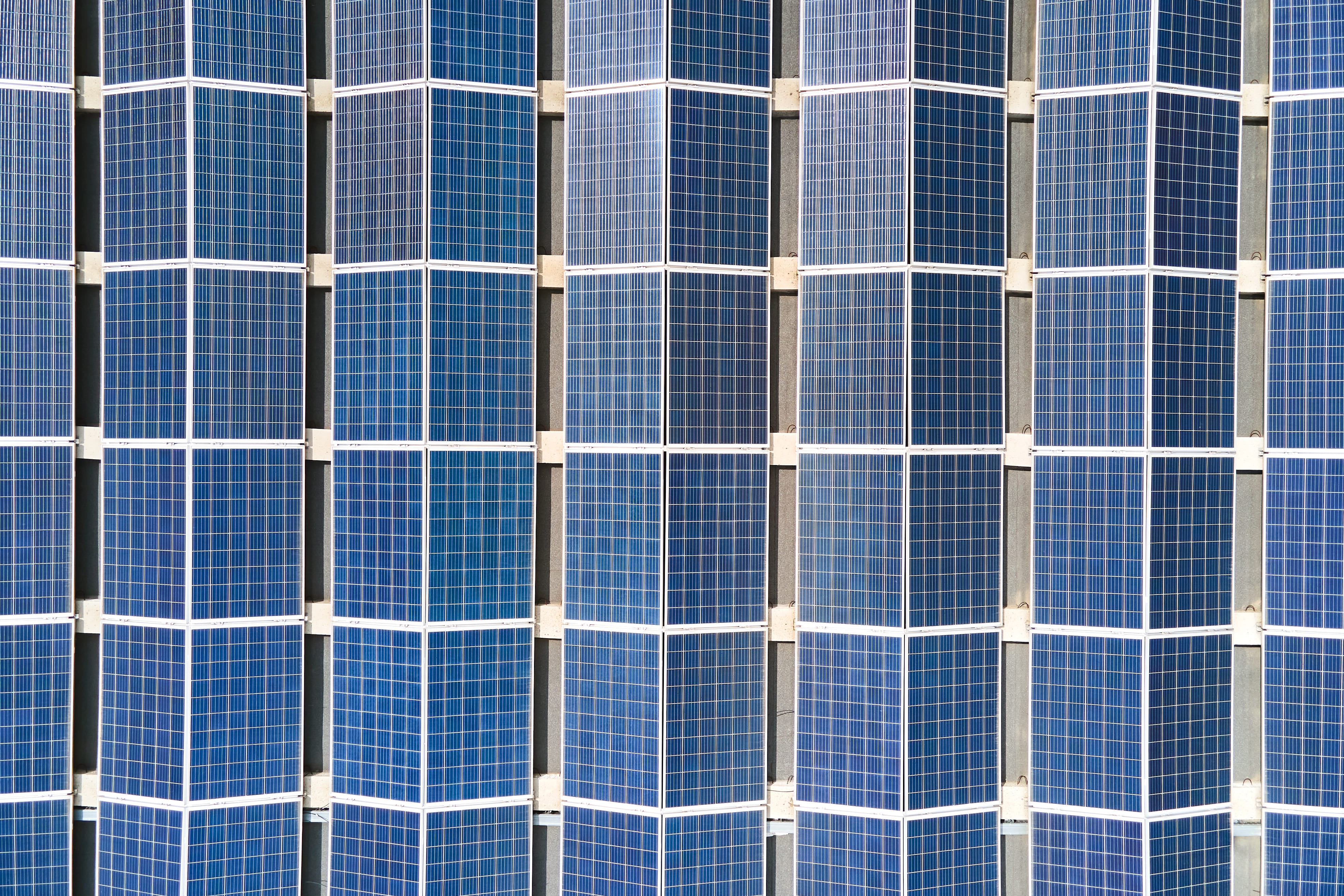 panneaux solaires et lignes de vie