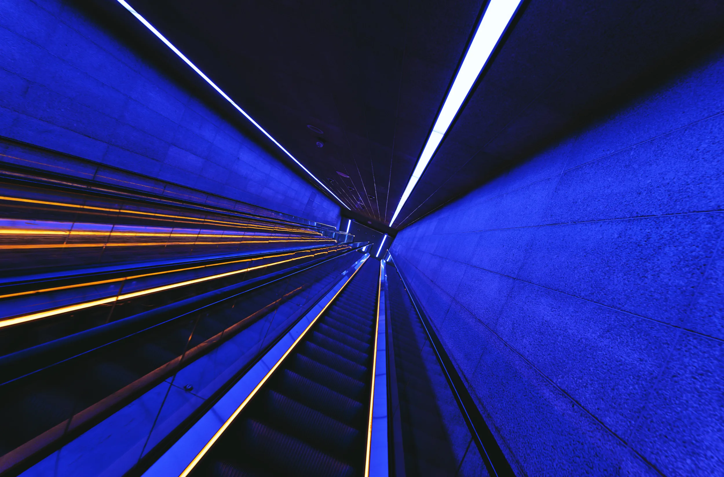 Photographie d'architecture esthétisant les lignes de construction pour une composition photographique très graphique, visuellement harmonieuse et impactante