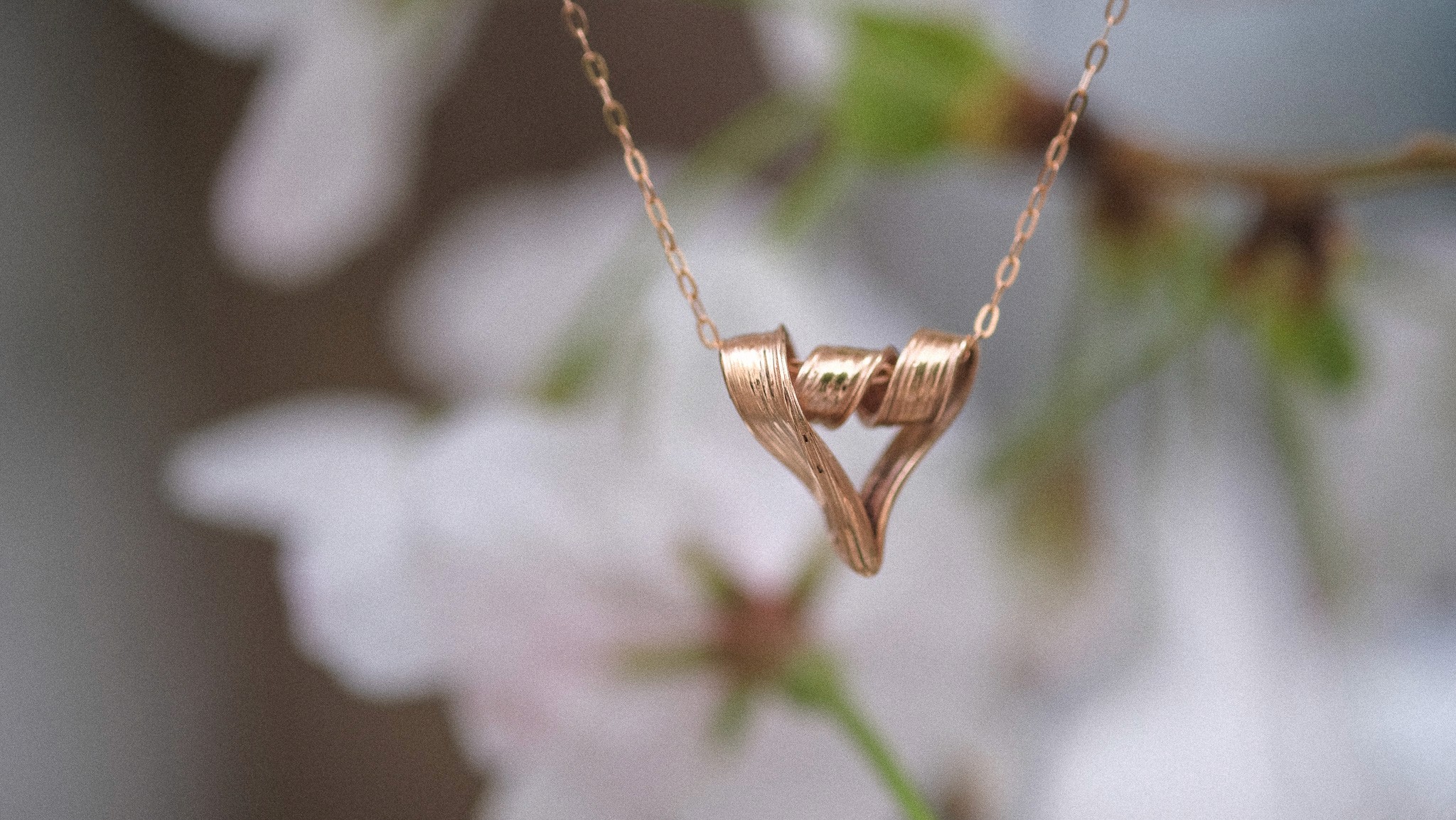 Textured heart pendant in rose gold