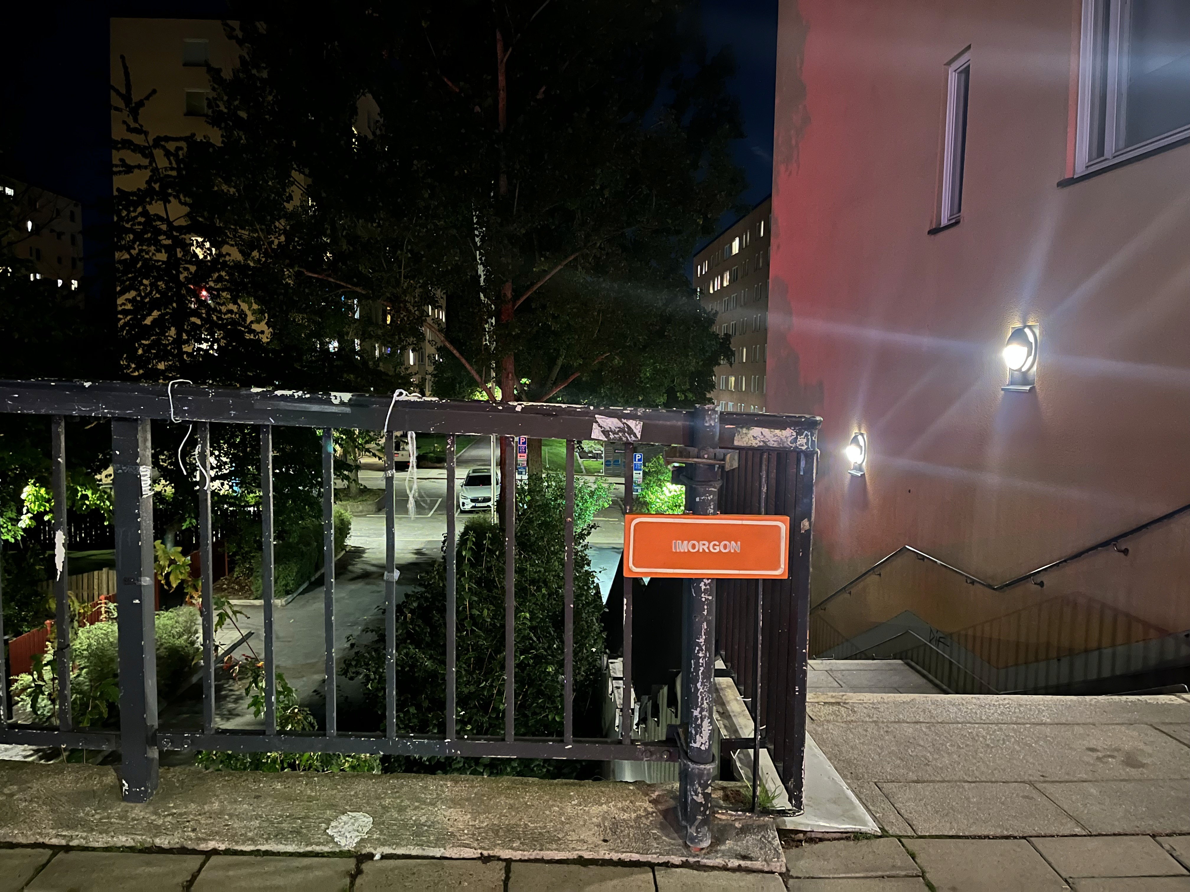 Måndag 04:28 (Monday 04:28), Siri Tolander, commuter paths, Stockholm, Sweden, uncommissioned, 2025