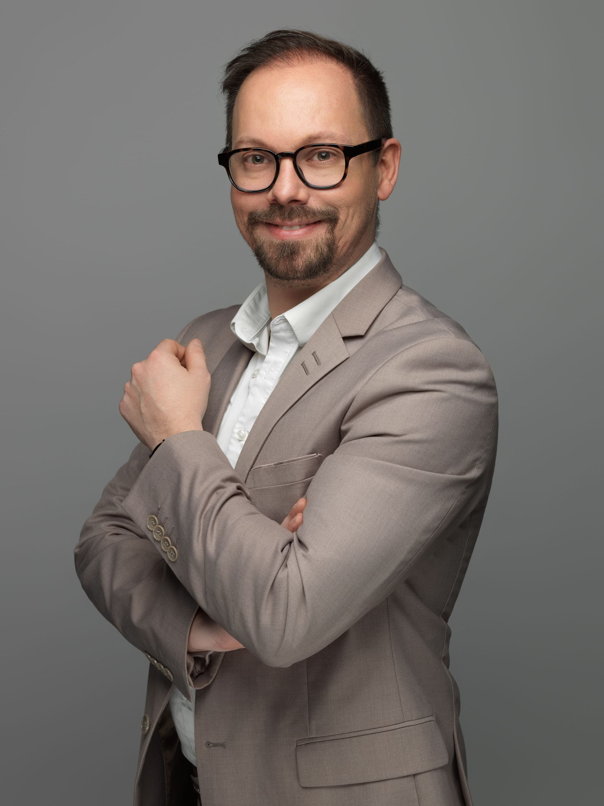 person making a contactless payment with a card