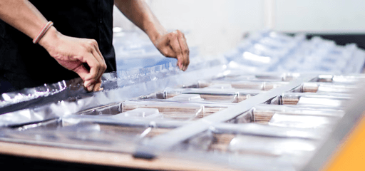 pemotongan kemasan plastik presisi