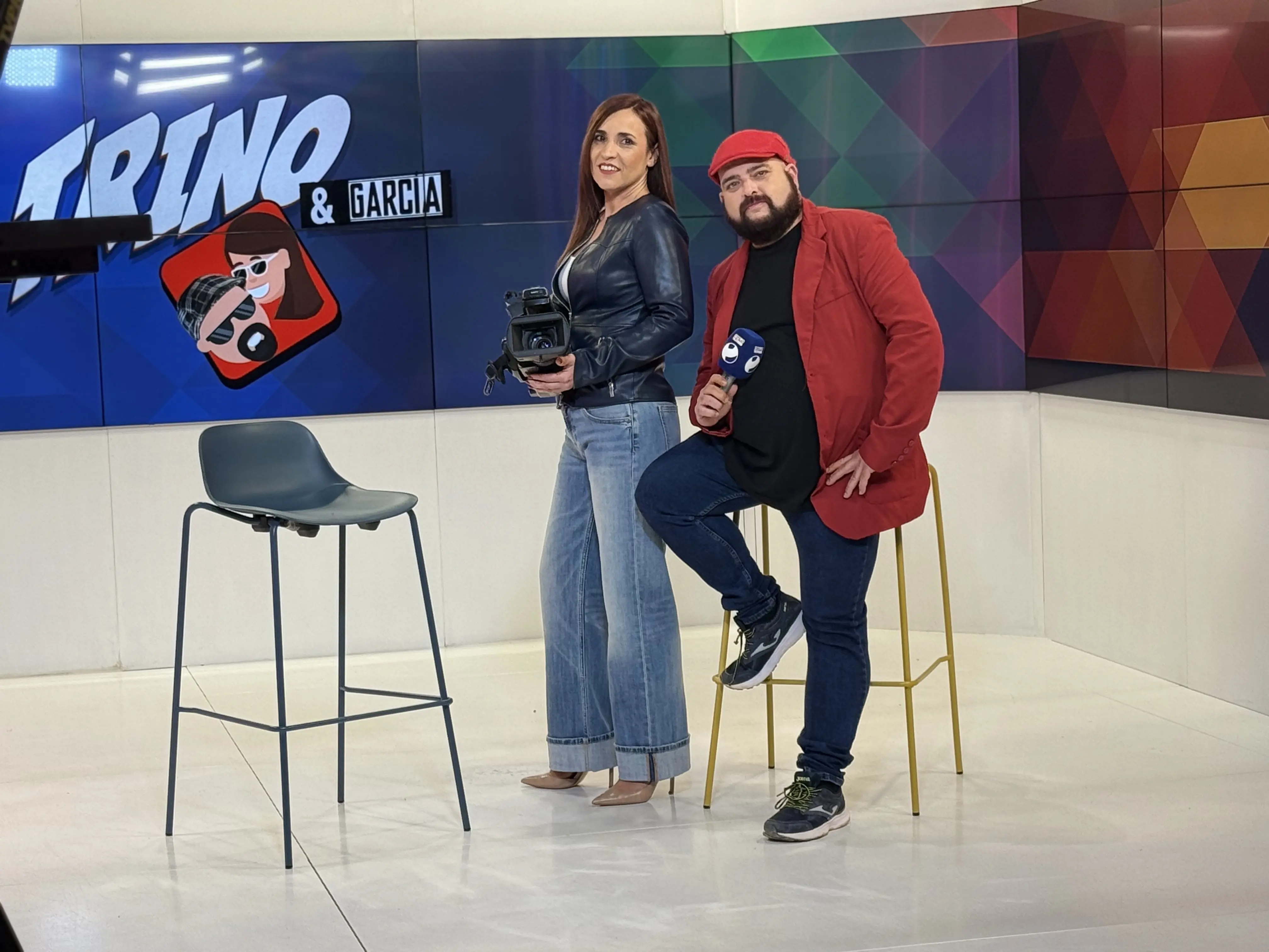 Belén García y El Famoso Trino en el plató de POPULAR TV