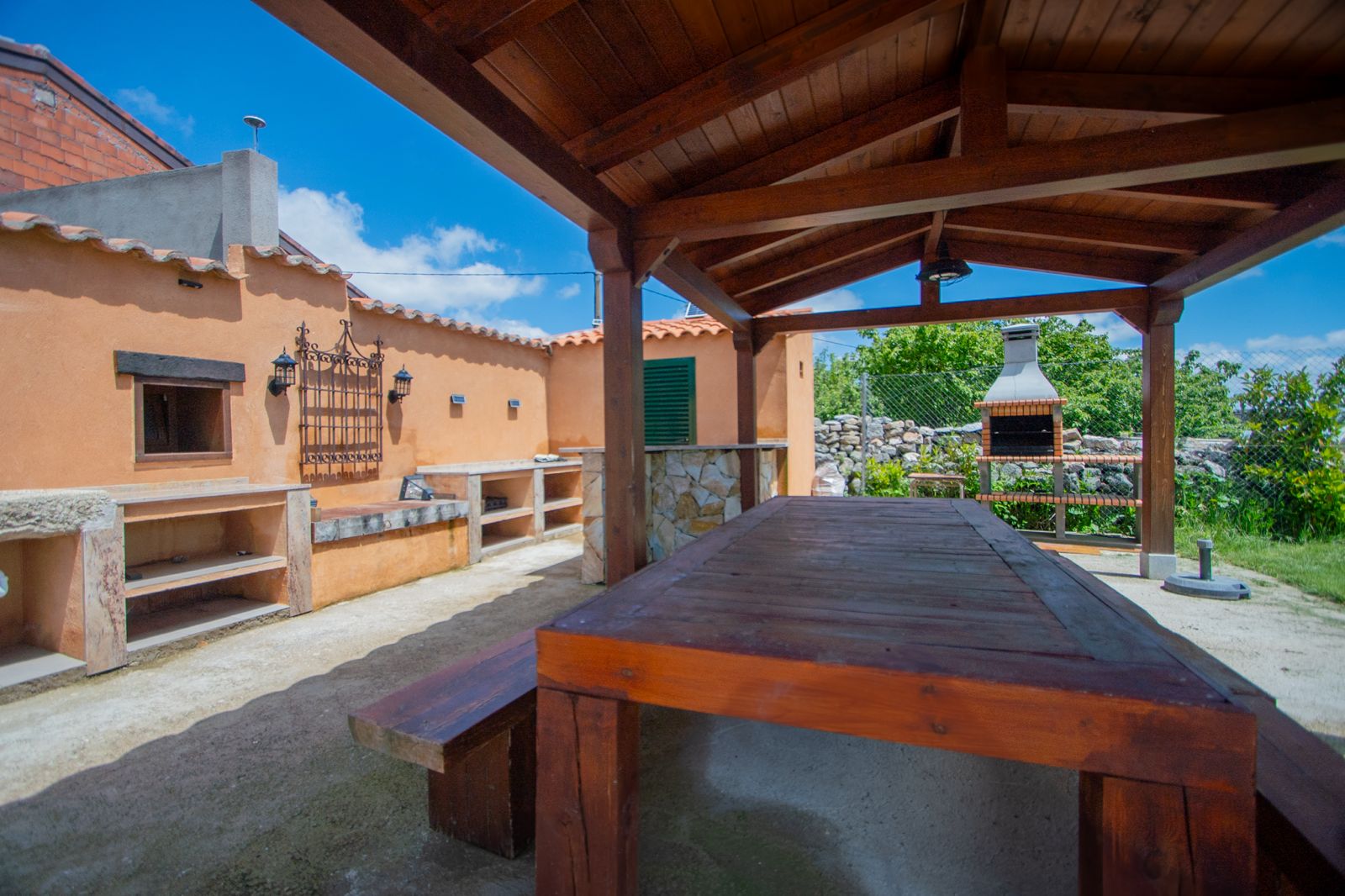 hotel rural en avila con jardin