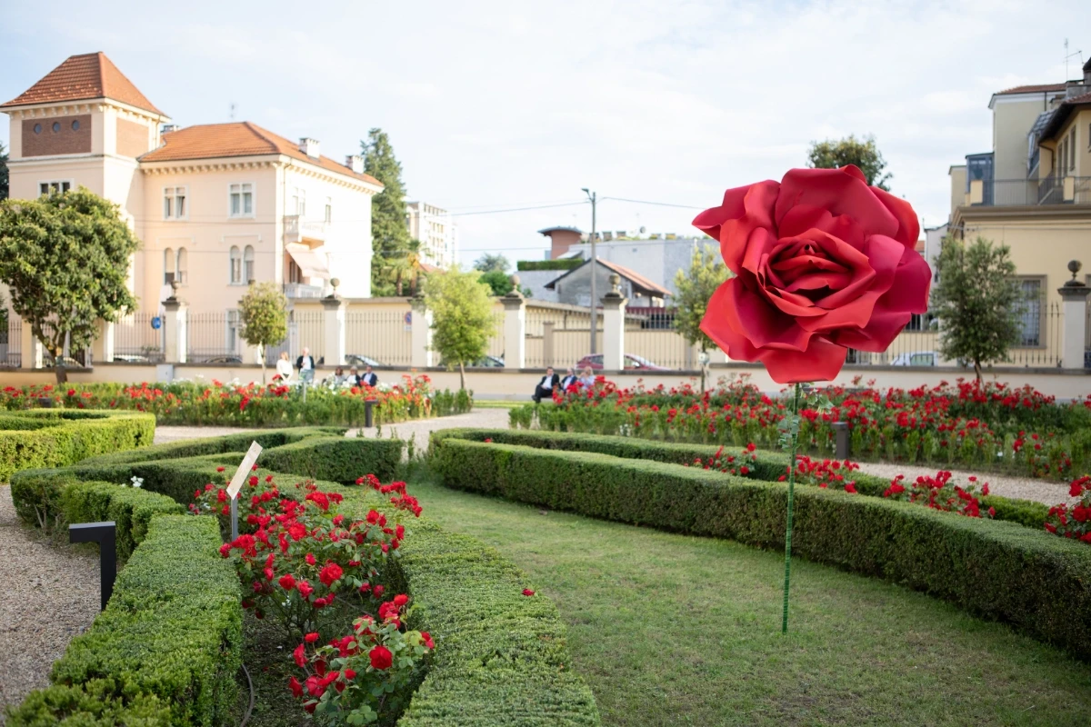 Cortile di Palazzo Doria con installazione di fiori