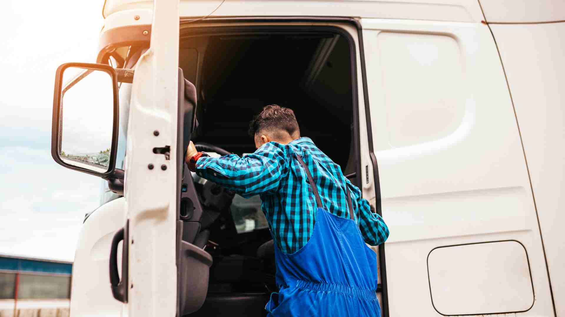 What Is a Non-Domiciled CDL? A Practical Guide for Drivers and Fleets