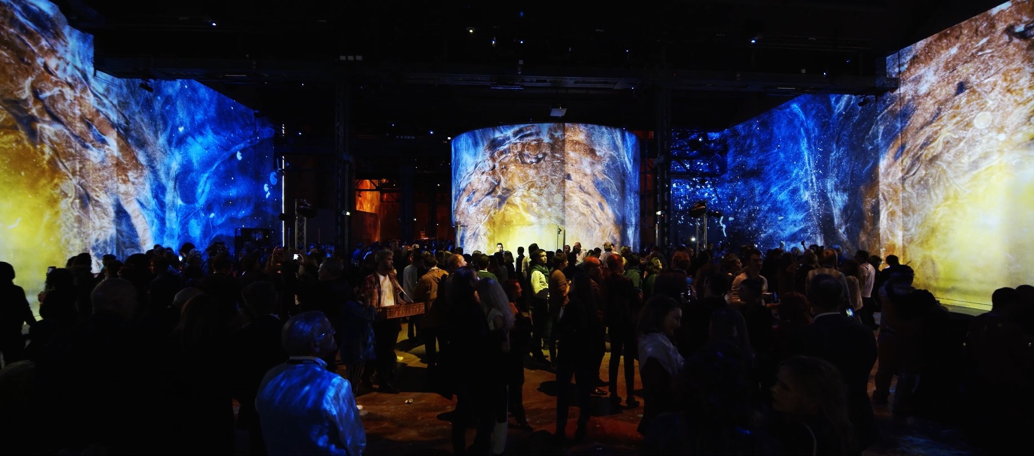 life and chaos at the atelier des lumieres 2019