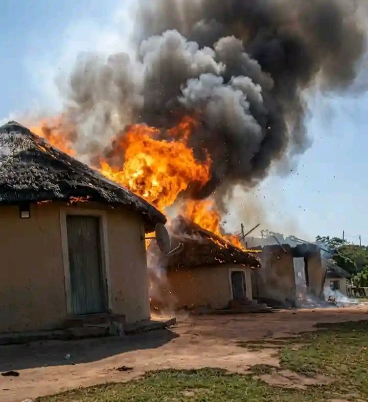 Photo:Fire destroys Ngizwe Mchunu’s homestead amid alleged targeting of march leaders – South African Daily