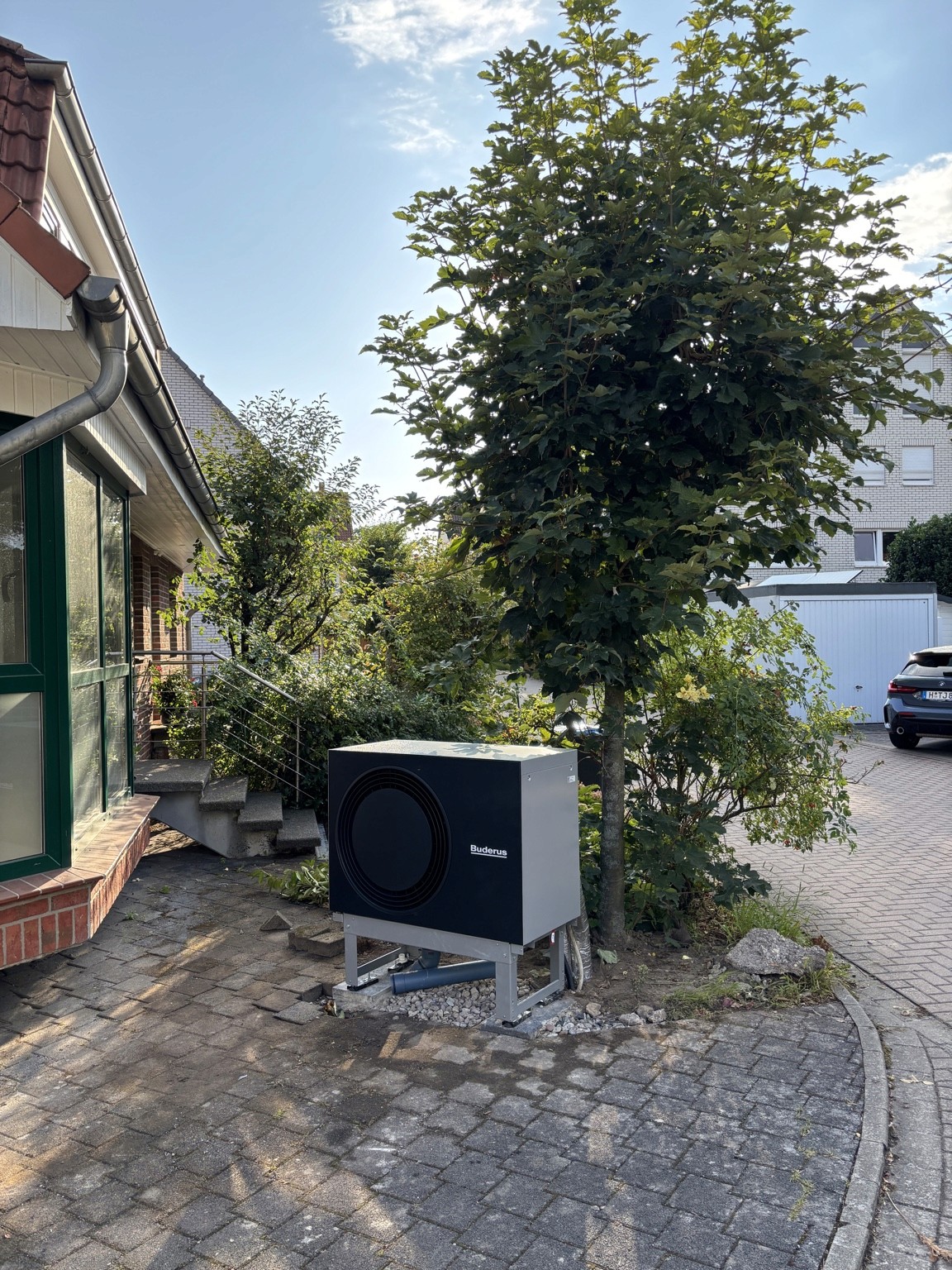 Buderus-Wärmepumpe nach dem elektrischen Anschluss in Hannover-Bothfeld