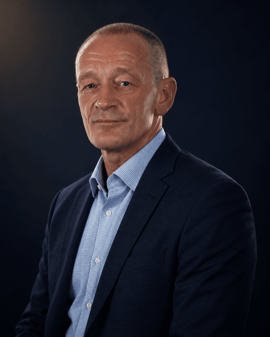 Monochroom portret van mr. Ronald Zwiers