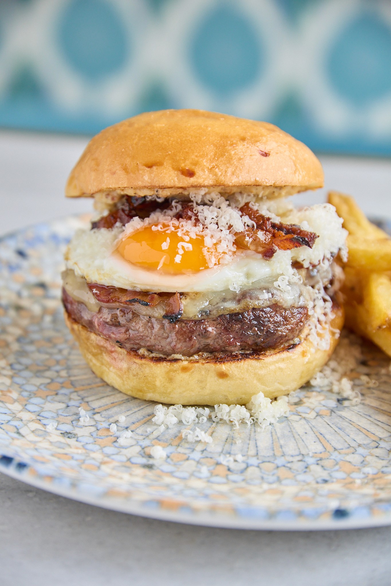 CarboPAPA, hamburguesa carbonara con huevo y guanciale, Hatillo