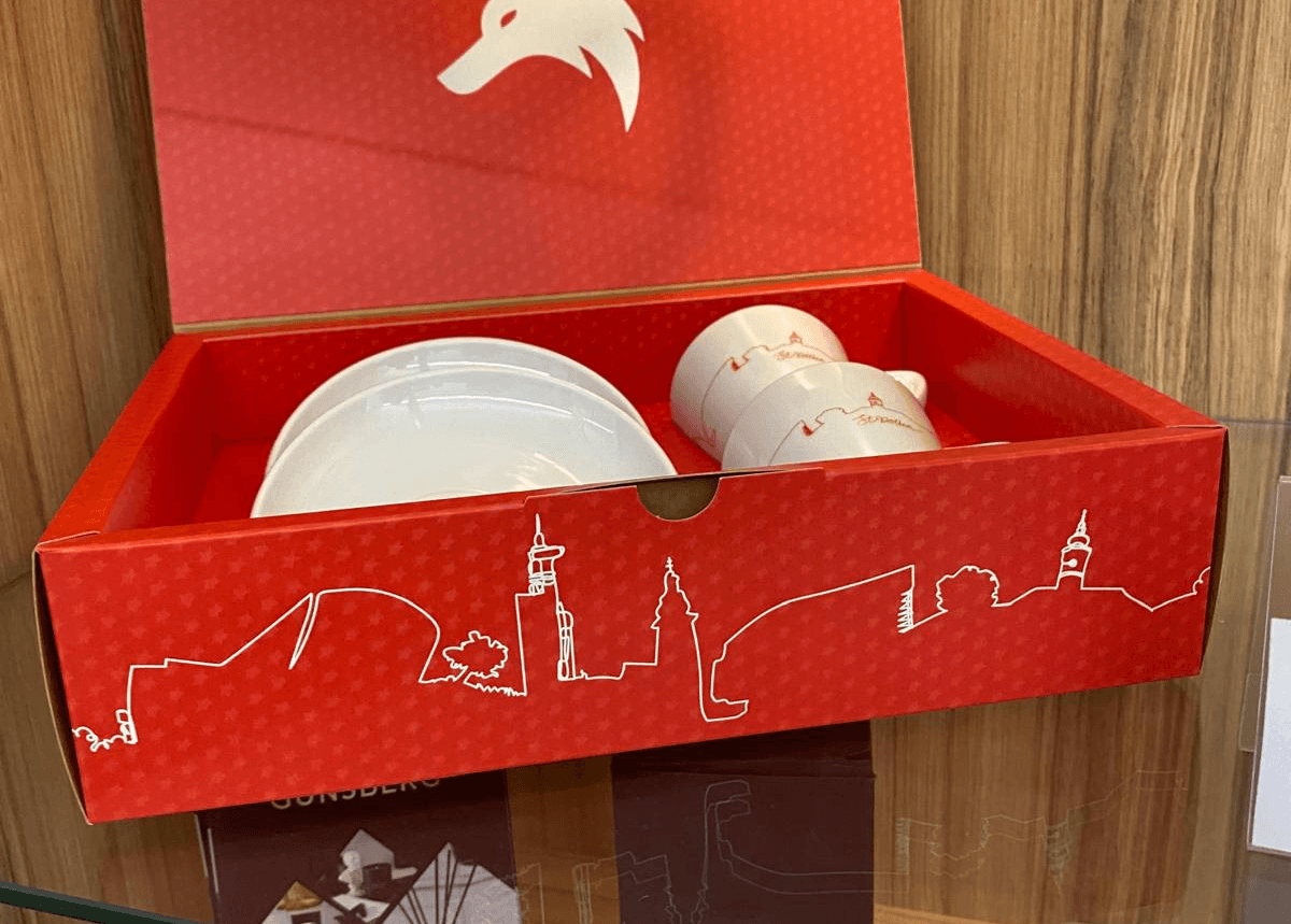 STP Skyline Visual auf einem Kaffeeservice