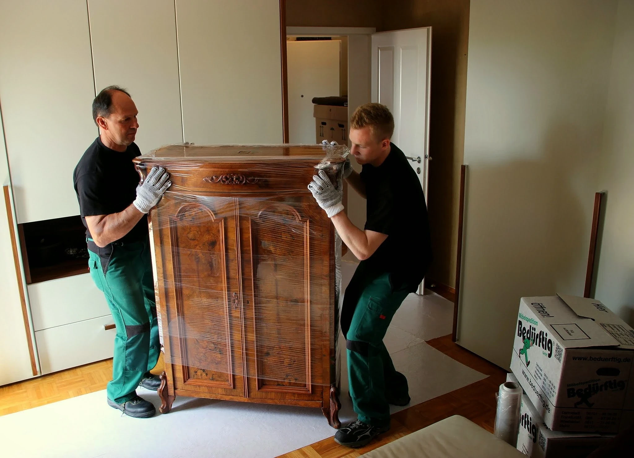 Umzug Umzugsunternehmen Wiesbaden Idstein Hünstetten Darmstadt mannheim Heidelberg Ludwigshafen  Taunusstein 