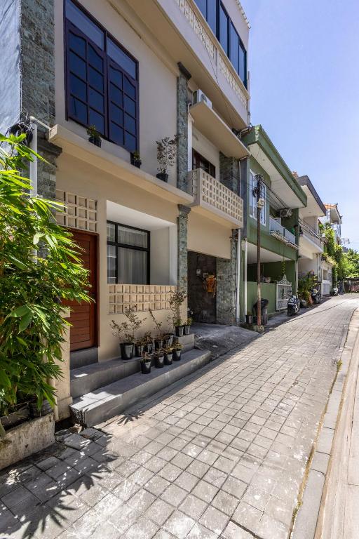 Operating aparthotel in Berawa, Canggu, near the shortcut
