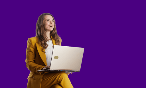 Kandidaat en recruiter schudden elkaar de hand tijdens een sollicitatiegesprek, als illustratie van CYRA’s persoonlijke begeleiding bij het vinden van een passende baan.