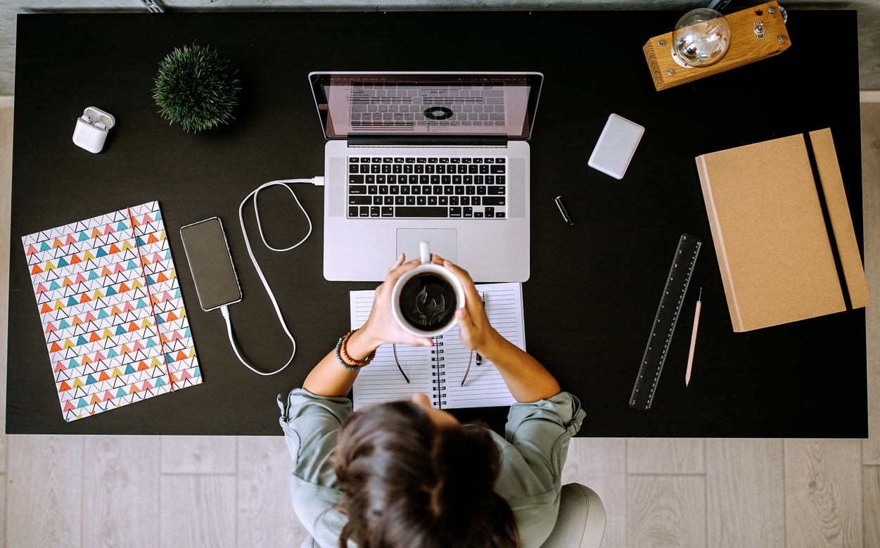 A view of the top of the eiffel tower