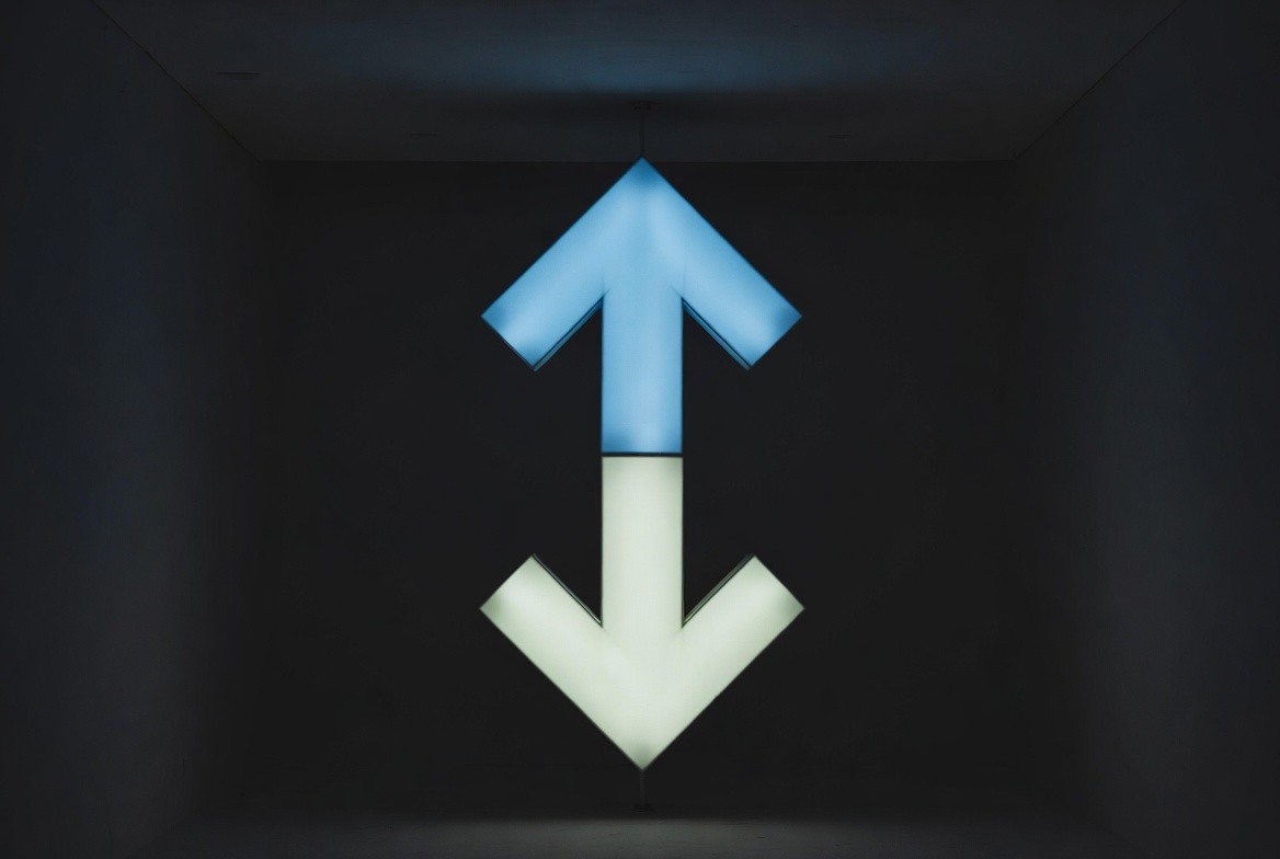 Delta-neutral DeFi strategies earning funding rate yield without directional price exposure on perpetual DEX markets in 2026