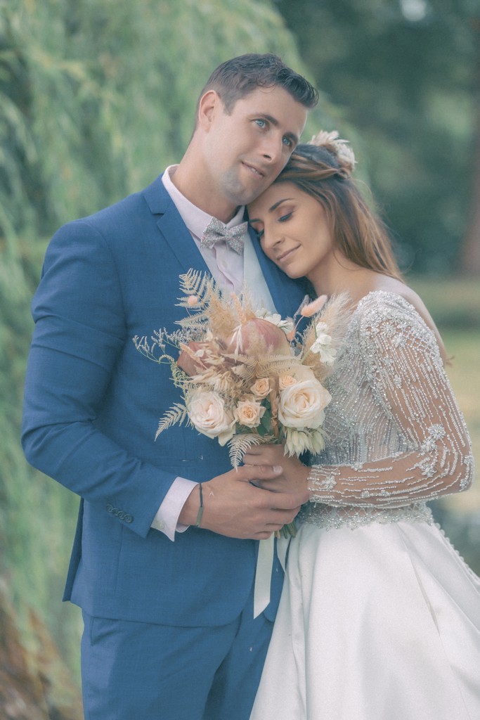 Album photo de luxe — French wedding photographer Paris — luxury wedding book France — Maison Elion — relique photographique rare — fragment intemporel — rituel artistique — photographe mariage haut de gamme — Seine-et-Marne 77 — album mariage bespoke sur mesure — timeless photography France — image symbolique — luxury French wedding photography