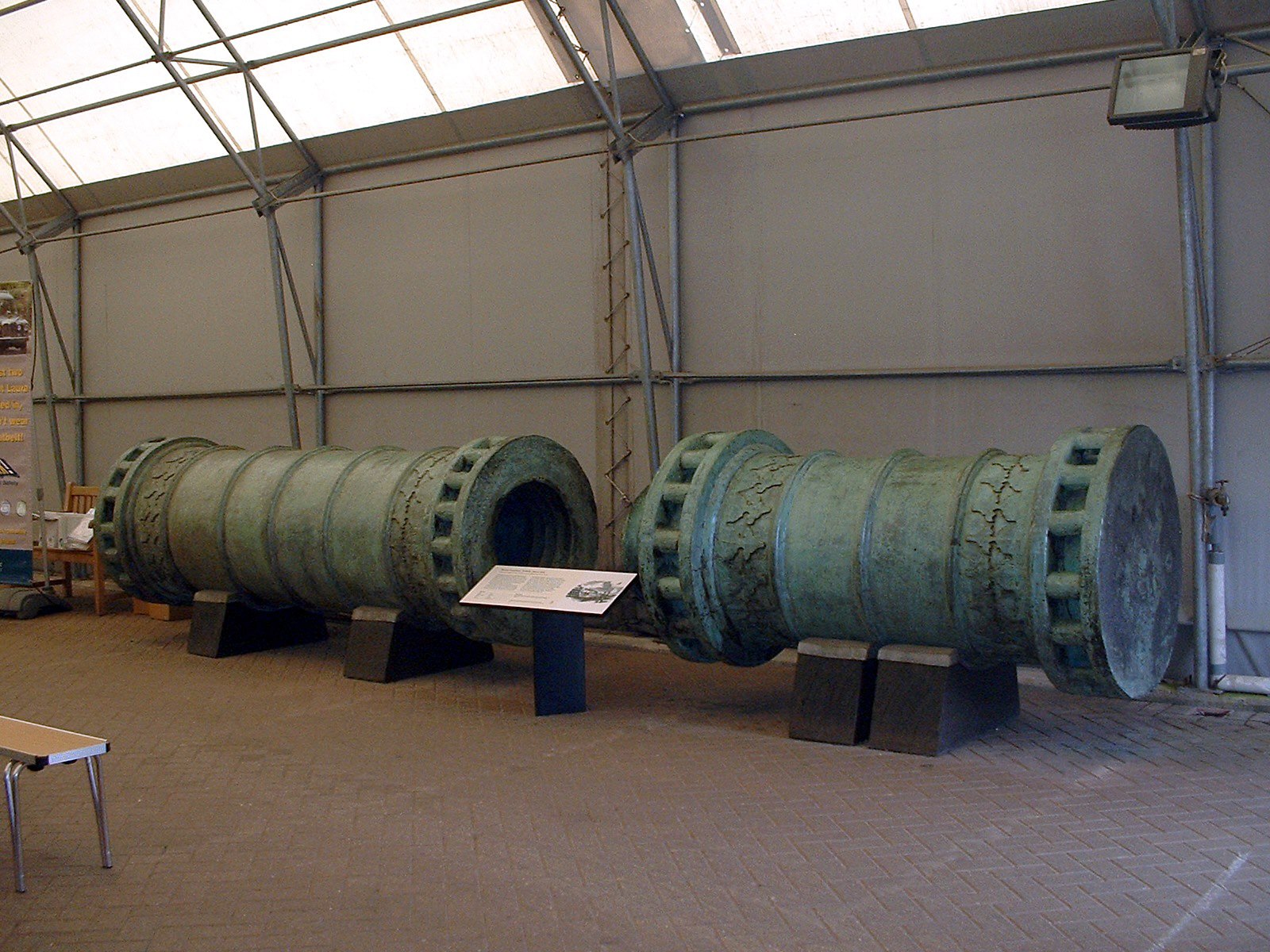 The Dardanelles Gun, a 1464 Ottoman bronze bombard cast in the same tradition as Orban's siege gun, at Fort Nelson, UK -- Source: Wikimedia Commons, public domain