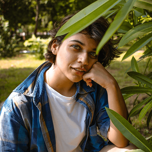 a portrait of the back of a man