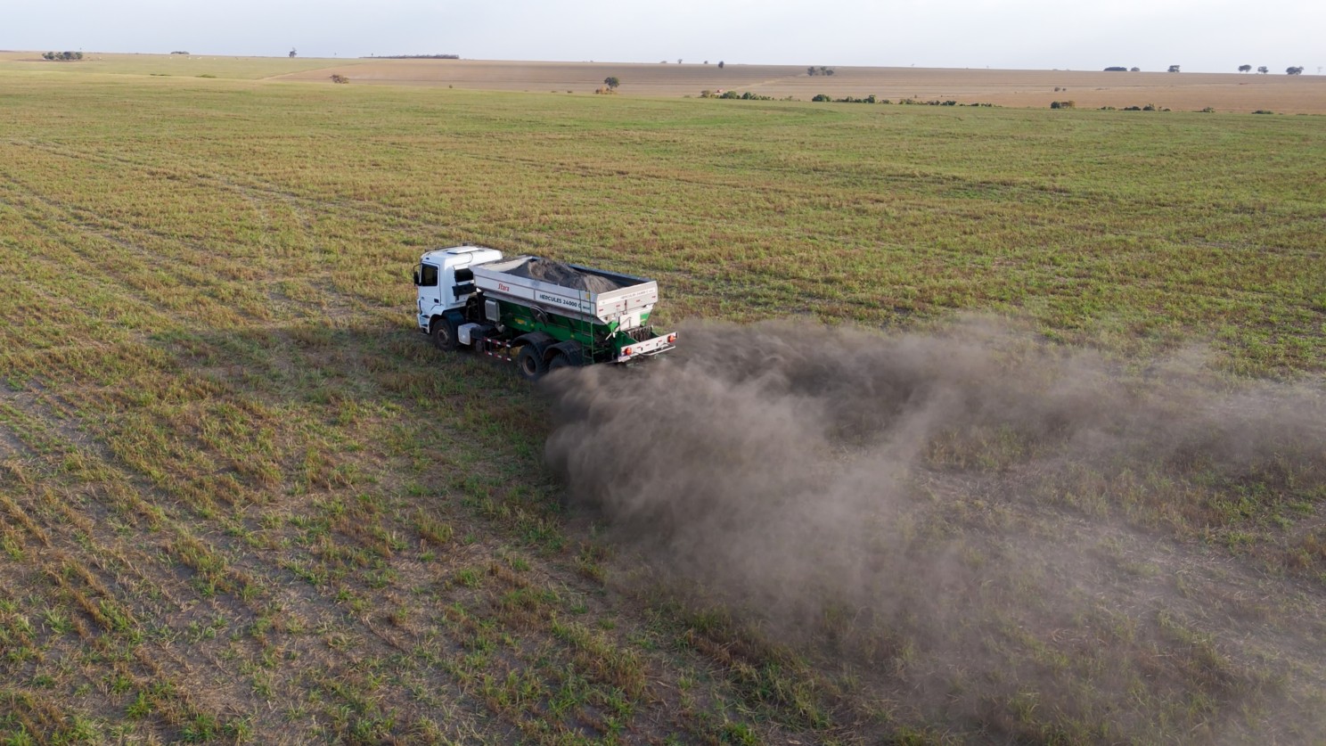 A Terradot spreader distributes basalt rock powder to farmland. (Credit: Bryan Stefano Leite)