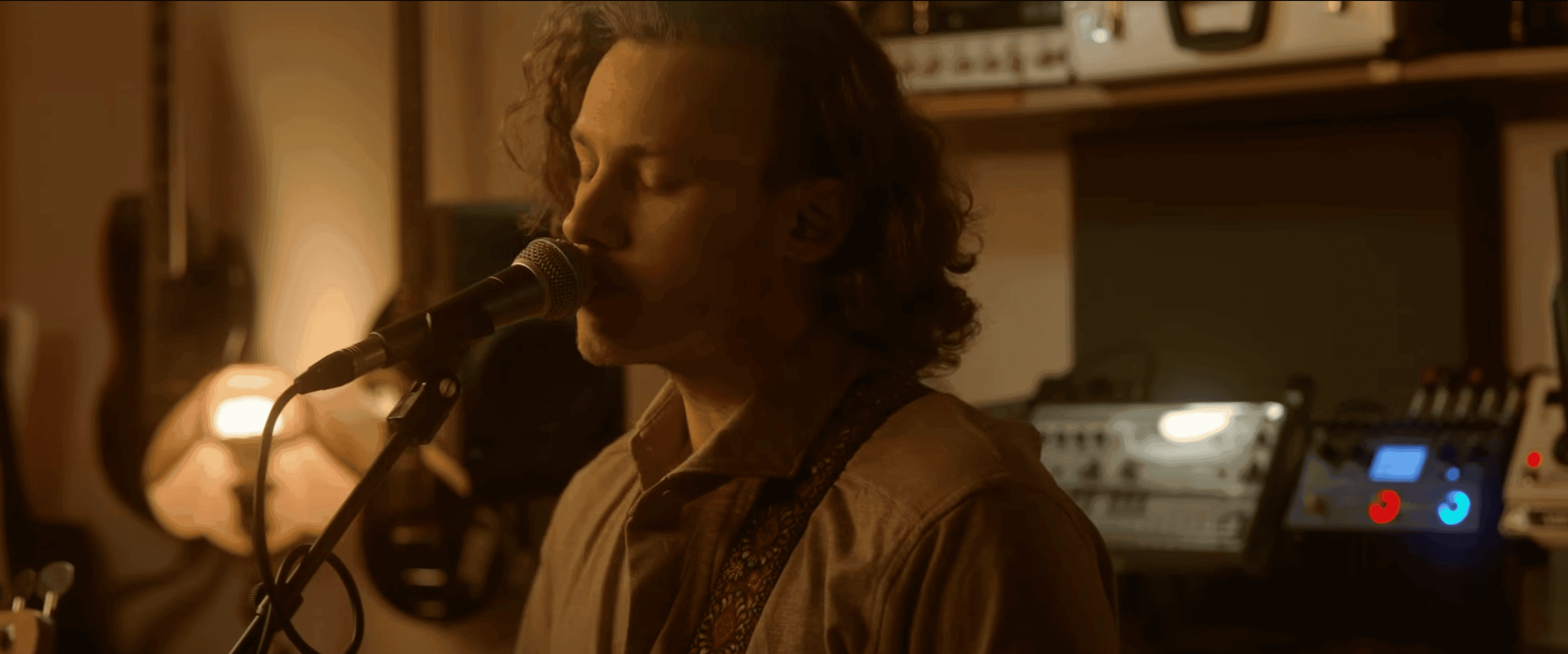 CloseUp Bandleader: Musiker spielen in Studio