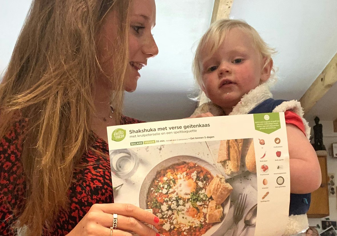 Babysitter cooks with Hello Fresh
