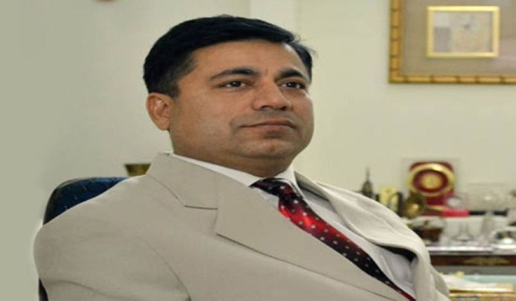 Group of men standing with Sufboard