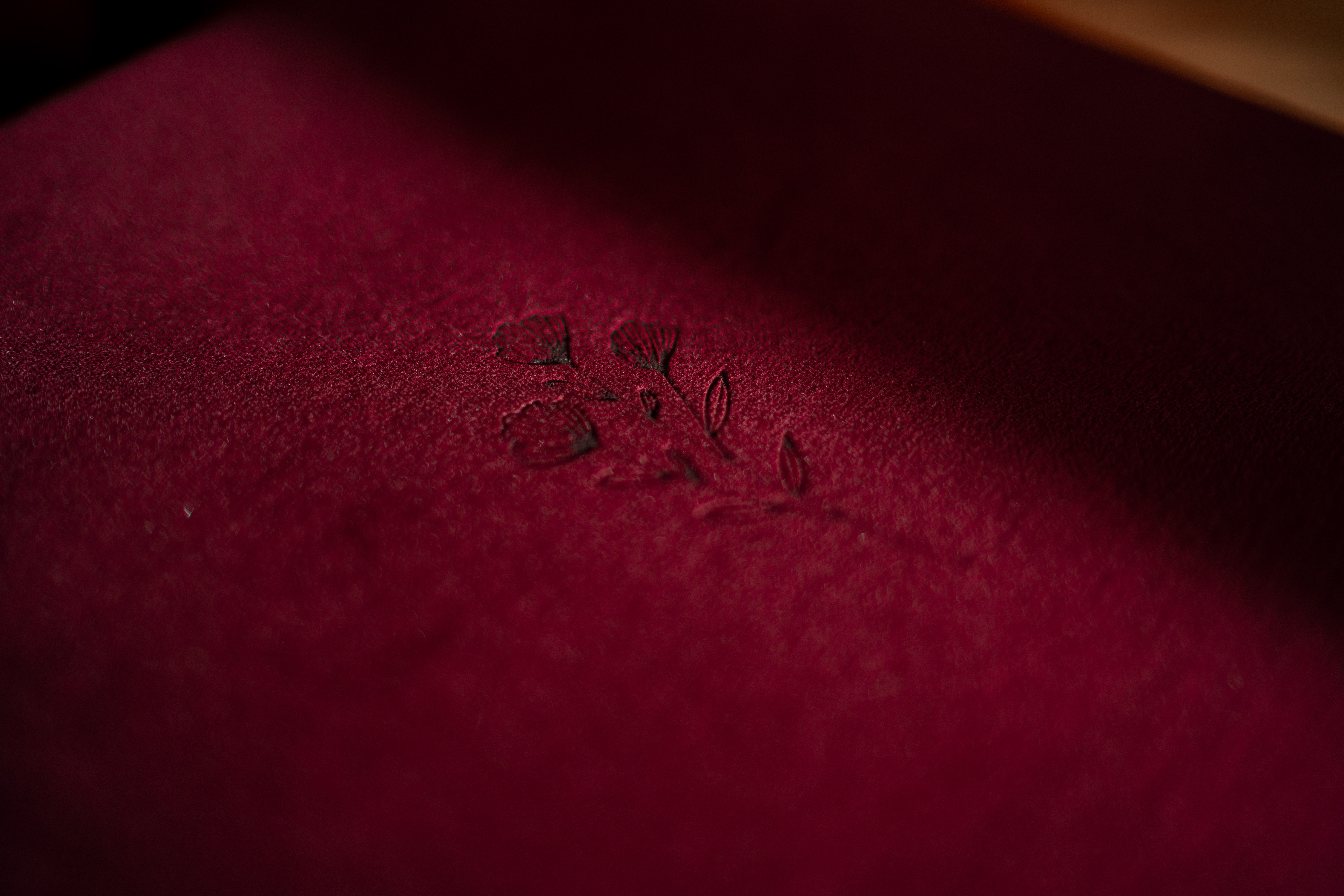 Luxury boudoir photo album by photographer Ramona, Solothurn, Switzerland.