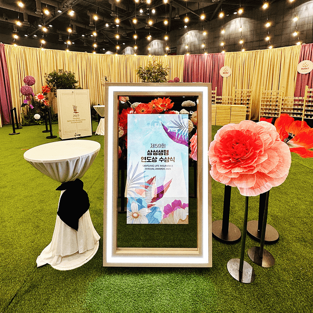 Chrome gradient cube with rounded edges on a white background—minimal 3D object for modern product design.