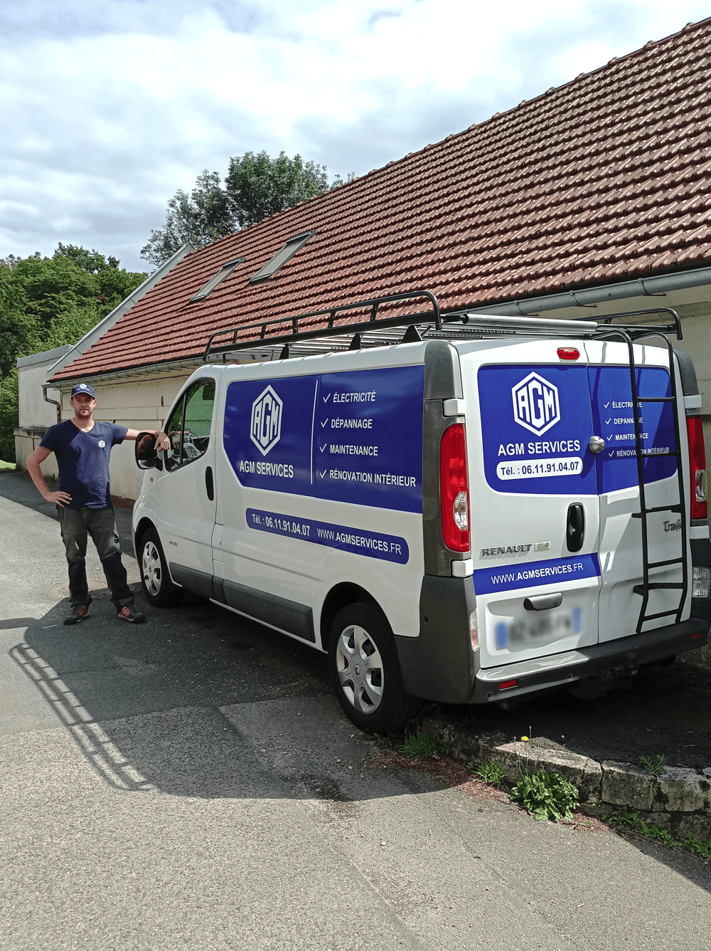 Aurélien Barbier, electricien a Compiegne et fondateur d'AGM Services