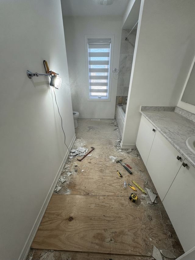Ensuite Subfloor to Tile — before