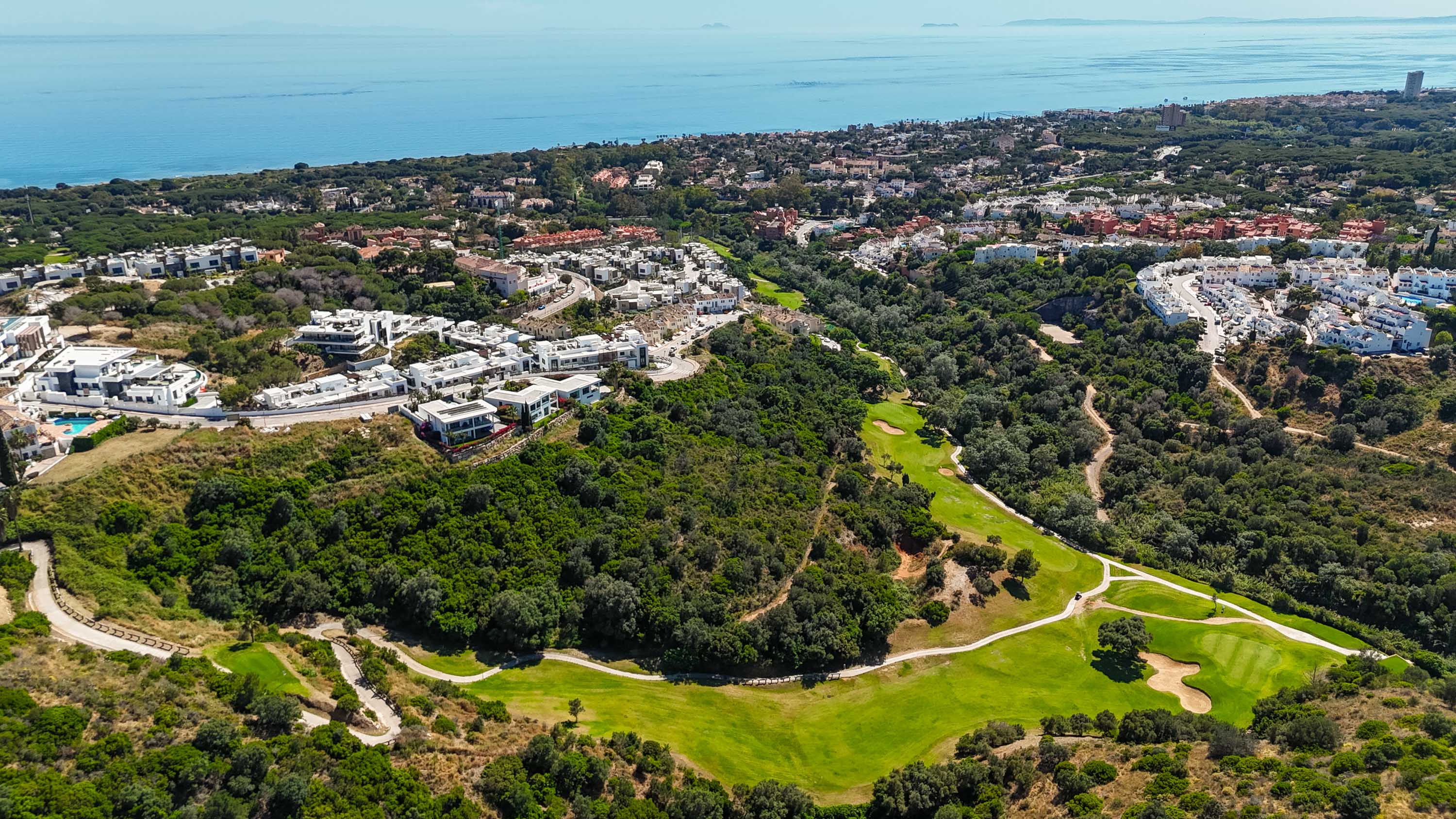 golf apartments for holiday in marbella close to cabopino beach and the sand dunes of marbella.