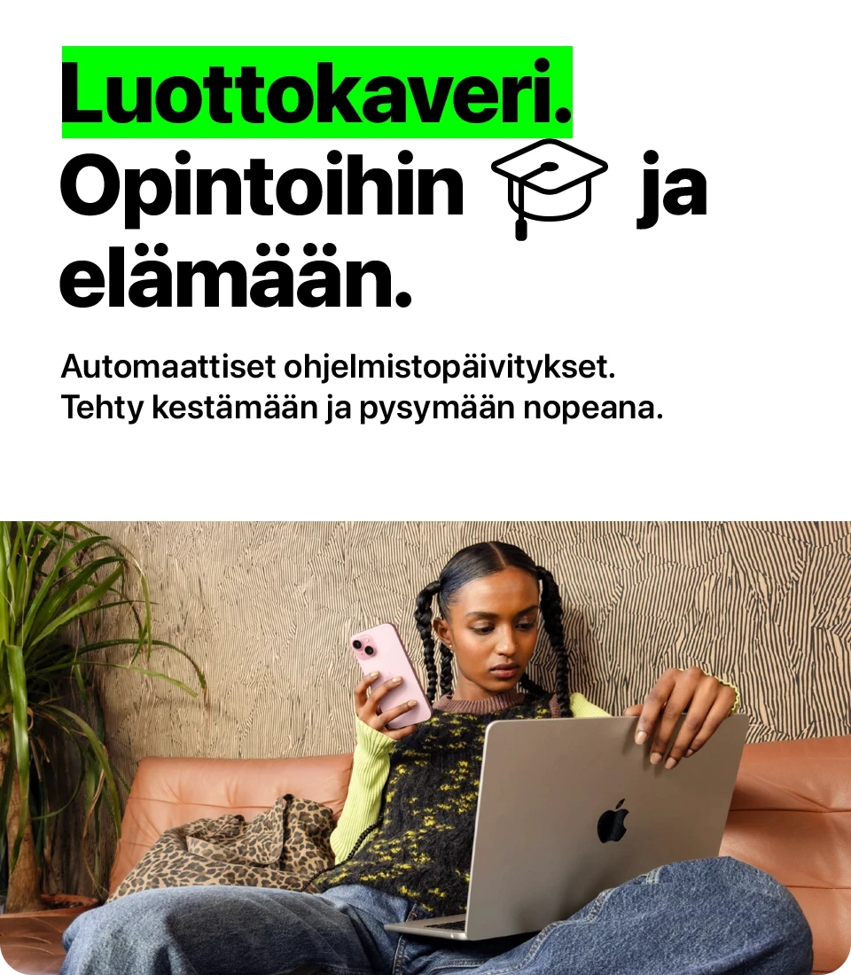 Opintojen luottokaveri Mac, opiskelija istuu sohvalla sylissään MacBook Air ja kädessä vaaleanpunainen iPhone