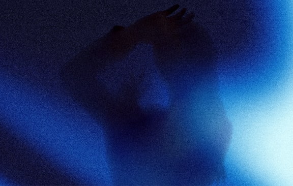 a person riding a snowboard on top of a sandy hill