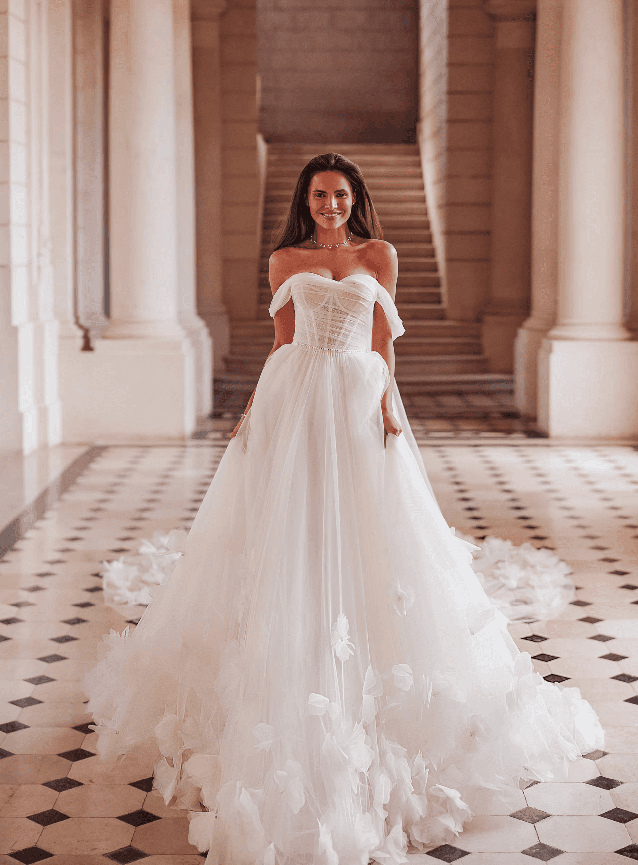 Prinzessin Brautkleid mit Off-Shoulder Corsage und großen 3D-Blüten – romantischer, moderner Princess-Look