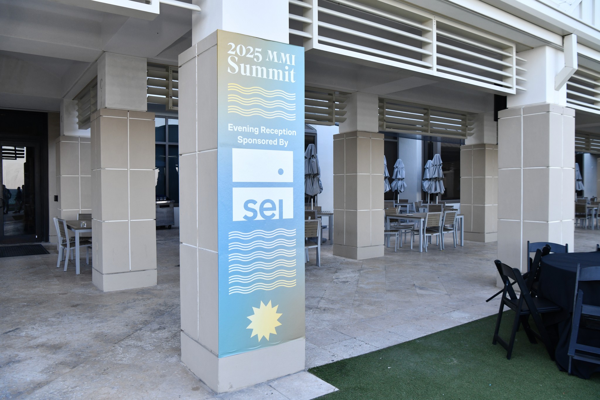 2025 MMI Summit onsite branding vinyl cling on pillar outside of hotel