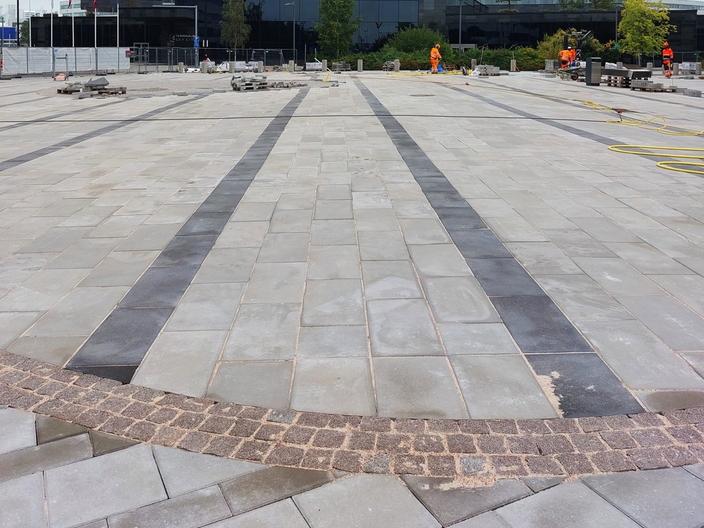 raça com pavimento de pedra.