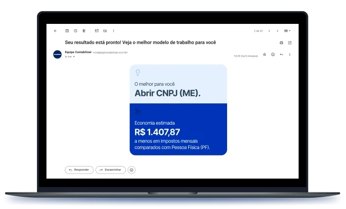 Laptop exibindo email com o resultado da simulação