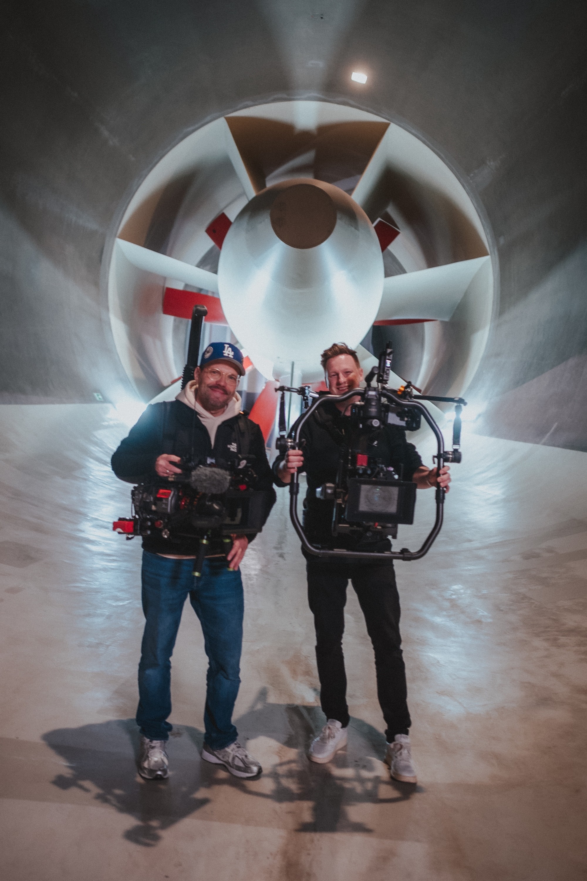 Person with light blue shirt looks to his right side