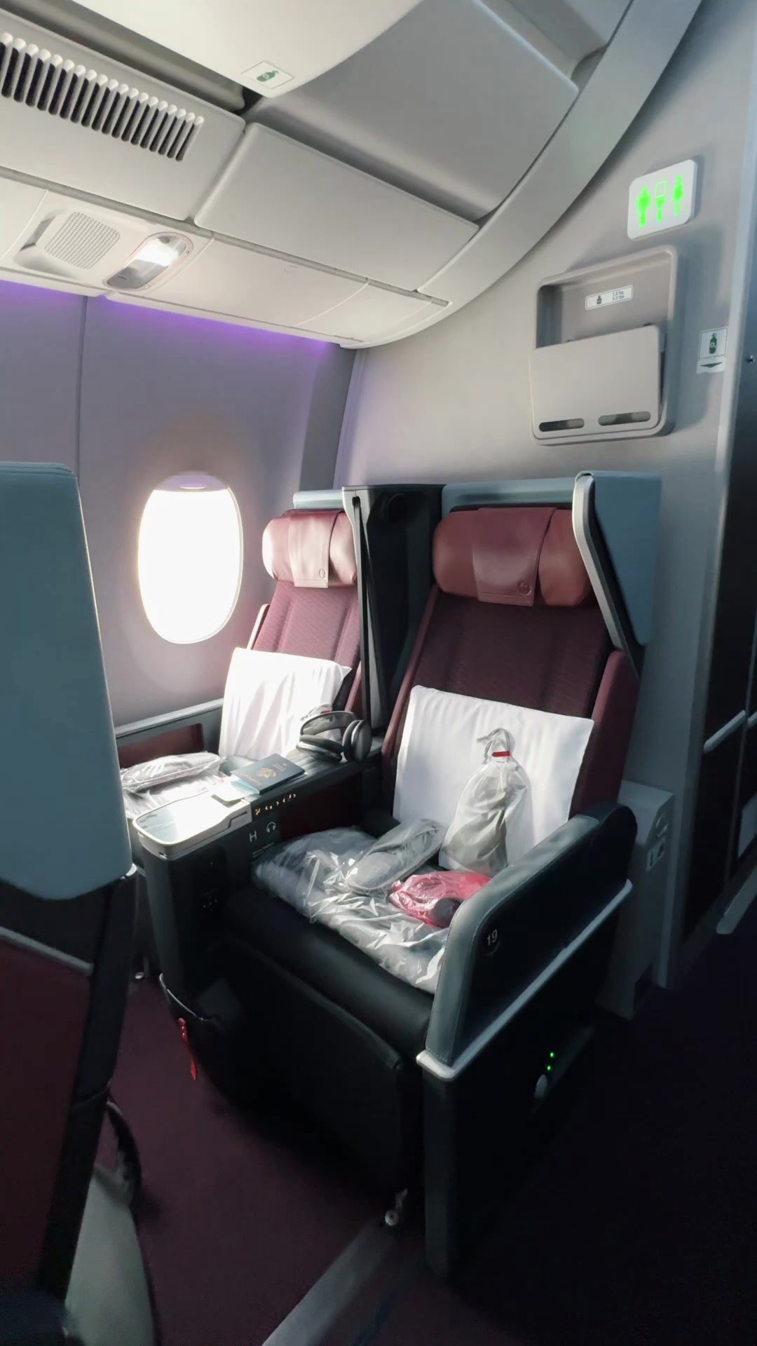 What's it like to fly on Japan Airliens JAL Premium Economy? | Seats | Social Media Campaign | Tokyo Video Production