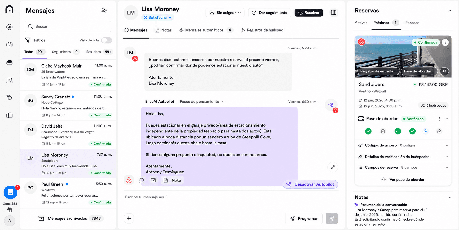 Vista previa de la interfaz de la aplicación móvil para huéspedes que muestra la experiencia de un Boarding Pass digital