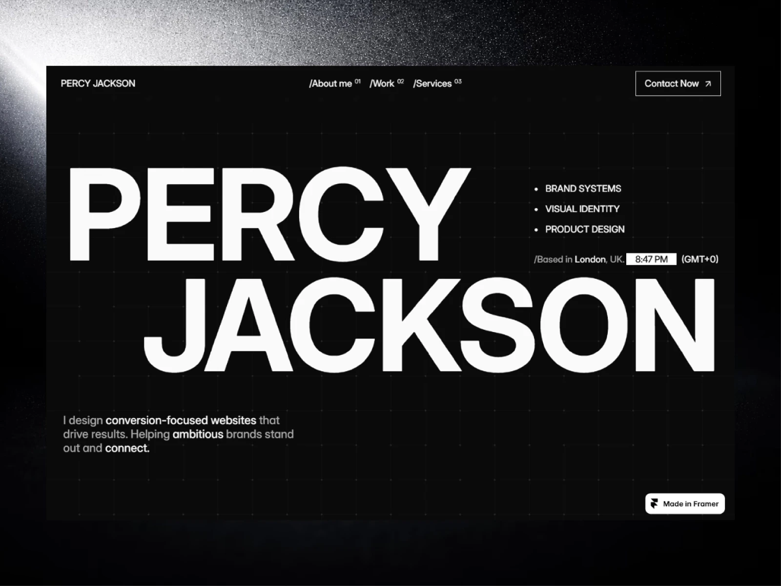 Quomi Screen on a desktop