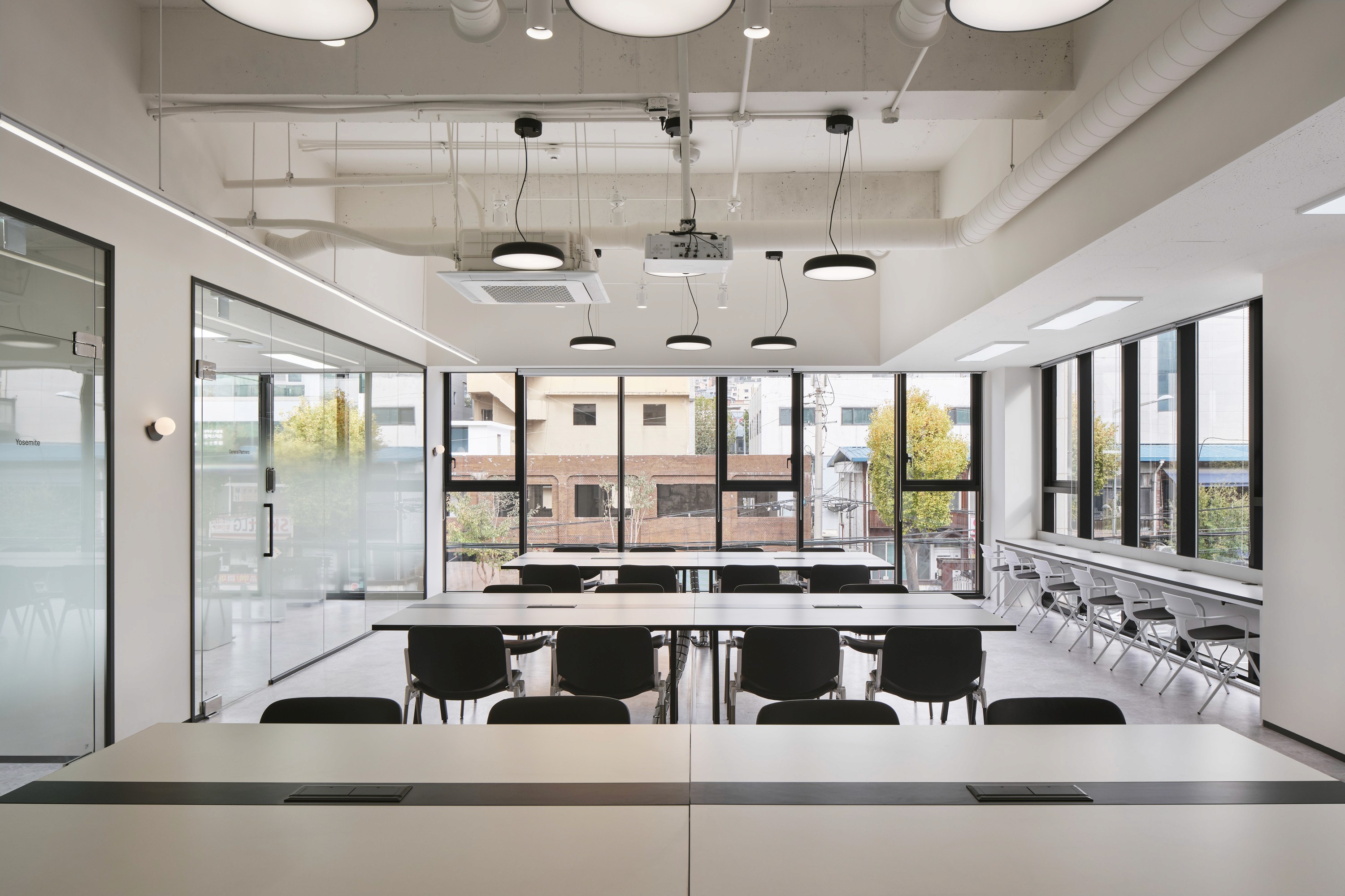 크루캐피탈 오피스 이미지