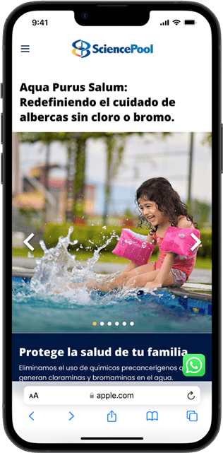 Fotografía de un smartphone mostrando la sección de 'Albercas sin Cloro o Bromo' de SciencePool; destaca la interfaz de un producto de purificación ecológica exclusivo, con un diseño que prioriza la claridad informativa sobre los beneficios de la desinfección sustentable.
