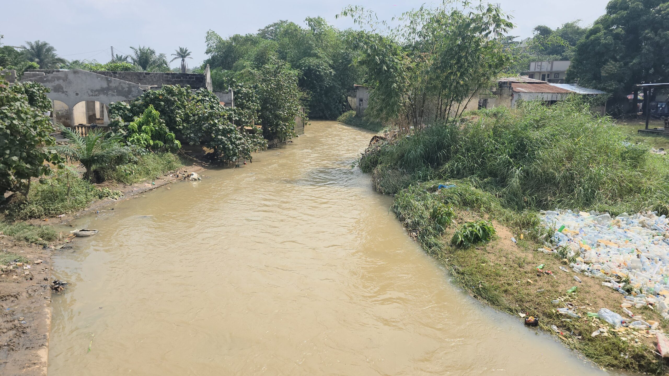 five children smiling while doing peace hand sign